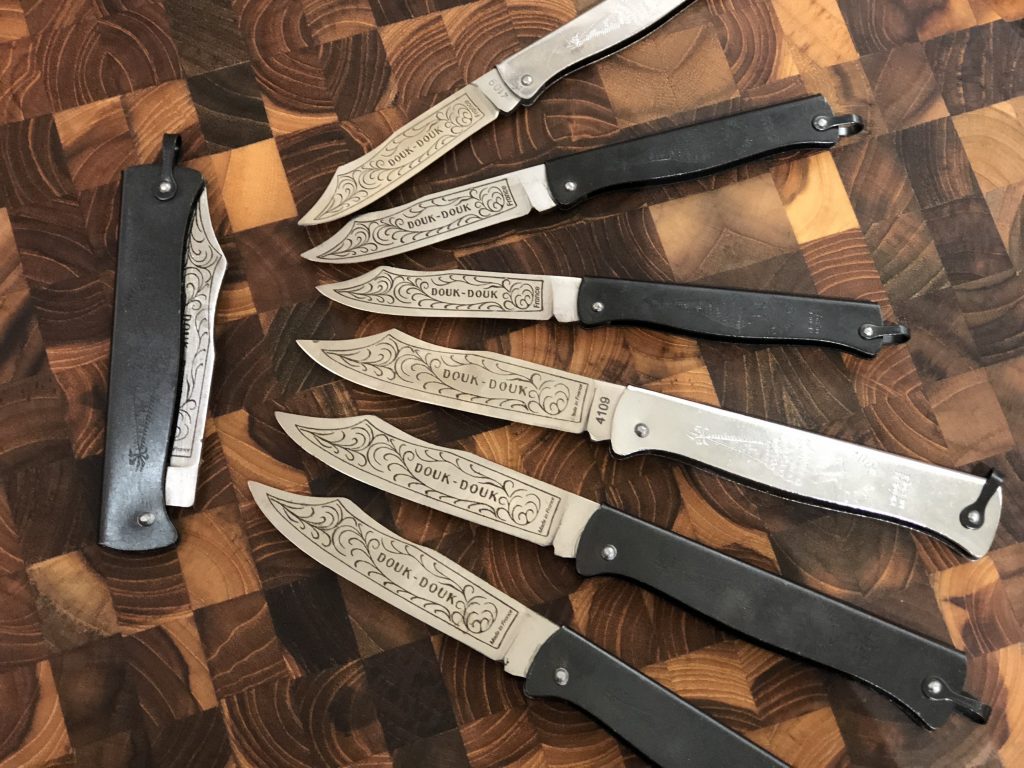 Les couteaux pliants Douk-Douk de la coutellerie Cognet