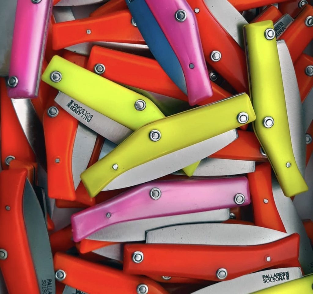 Couteaux pliants Pallarès Solsona modèle Común avec leur manche en plastique